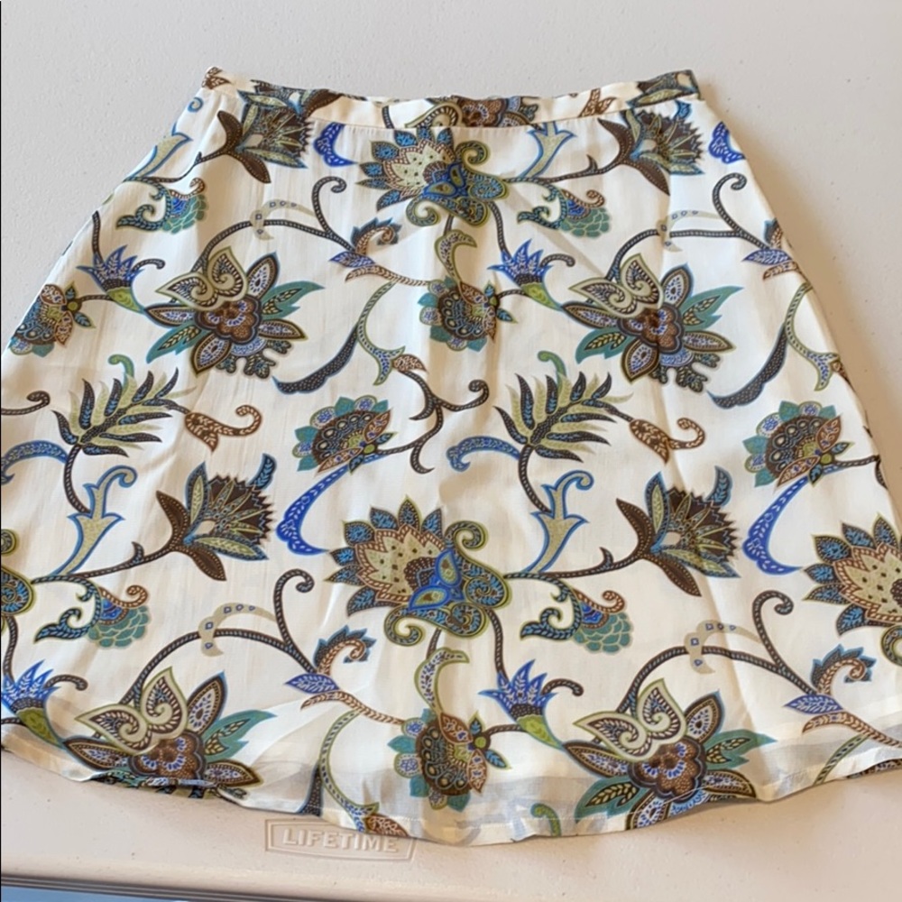 Ladies A-line flirty skirt - Picture 2 of 3
